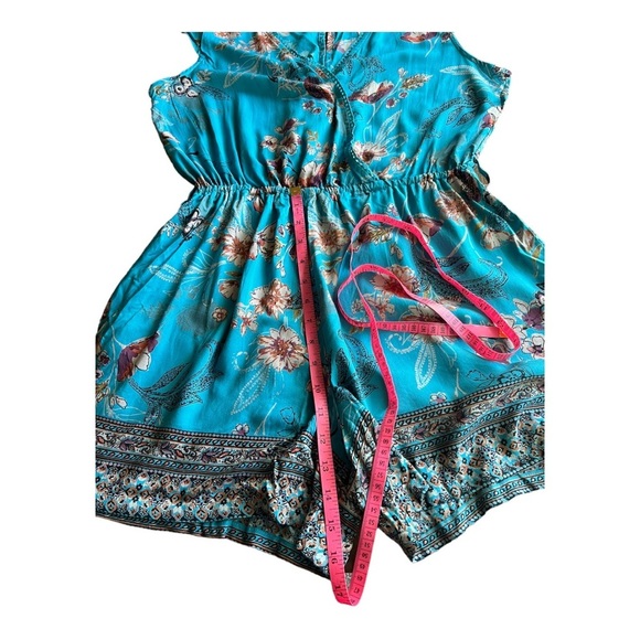 Francesca’s Collection Romper. Large. Belt is missing. - Picture 7 of 14